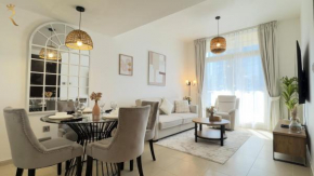 Trendy 1BR in Mangrove Place for 3 Guests in Al Reem